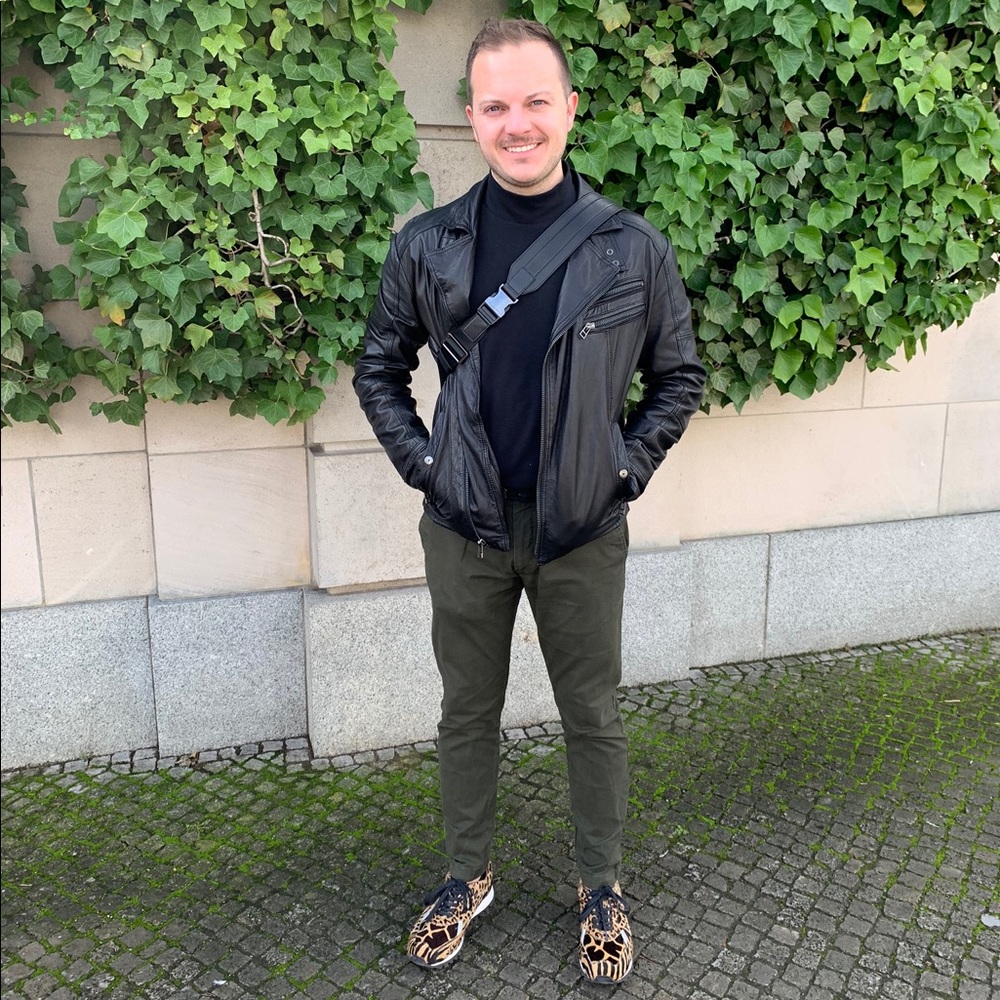 Meet your Posher, Jason